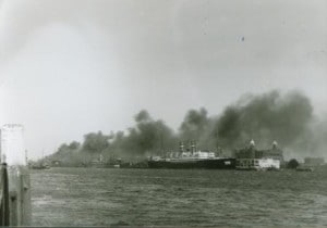 wilhelminakade-10-may-1940-burning-ships